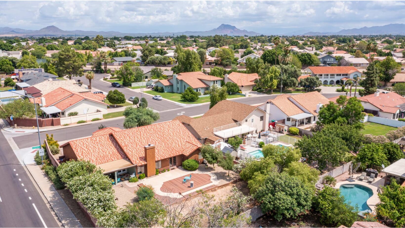 Luxury Real Estate Agency 3 buy a house